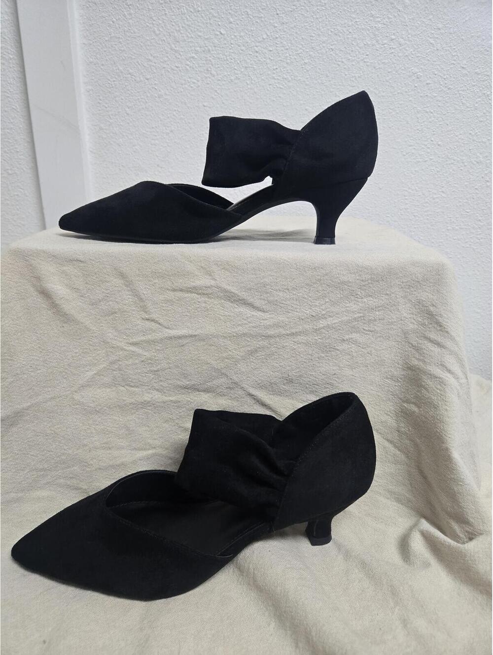 Low Pumps Kitten Heels Sz 8 Shoes Pointed Closed Toe Slip on